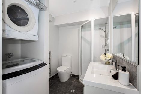 Photo of property in Endeavour Apartments, 22/125 Thorndon Quay, Pipitea, Wellington, 6011