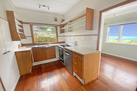 Photo of property in 37 Moa Point Road, Moa Point, Wellington, 6022