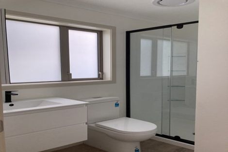 Photo of property in 4 Miles Crescent, Newlands, Wellington, 6037