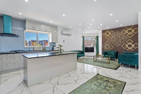 Photo of property in 244b Great North Road, Henderson, Auckland, 0612