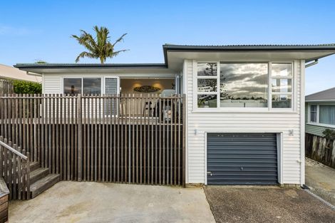 Photo of property in 2/28 Bay Street, Red Beach, 0932
