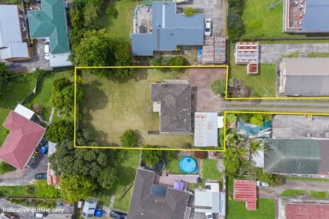 Photo of property in 100 Te Atatu Road, Te Atatu South, Auckland, 0610