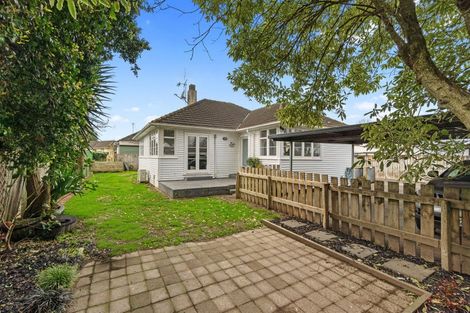 Photo of property in 6 Kenney Crescent, Fairfield, Hamilton, 3214