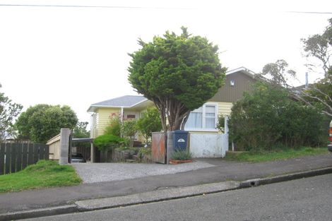 Photo of property in 42 Brooker Grove, Newlands, Wellington, 6037