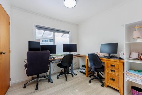 Photo of property in 24 Squirrel Lane, Browns Bay, Auckland, 0630