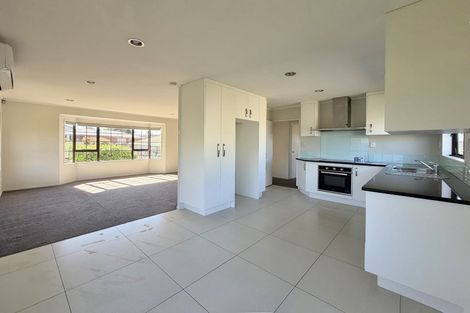 Photo of property in 25 Jay Court, Botany Downs, Auckland, 2010
