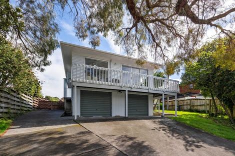 Photo of property in 13 Booralee Avenue, Botany Downs, Auckland, 2010