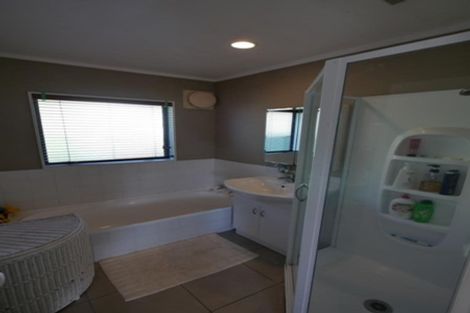 Photo of property in 2/52 Youngs Road, Papakura, 2110