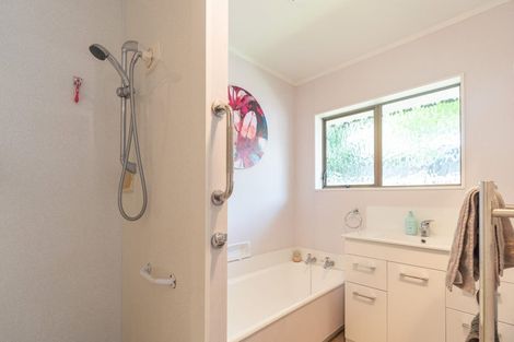 Photo of property in 4 Truscott Grove, Awapuni, Palmerston North, 4412