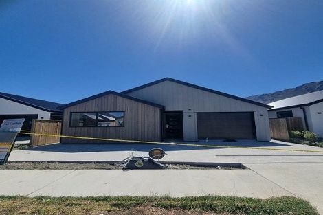 Photo of property in 34 Cheviot Street, Jacks Point, 9371