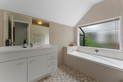 Photo of property in 25 Homewood Place, Chatswood, Auckland, 0626