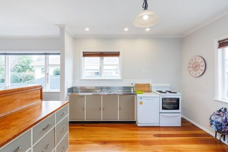 Photo of property in 68 Pahiatua Street, Hokowhitu, Palmerston North, 4410