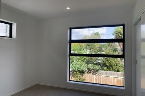 Photo of property in 24 Rauemi Way, Te Atatu South, Auckland, 0610