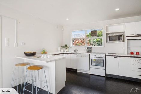 Photo of property in 27a Clairville Crescent, Wai O Taiki Bay, Auckland, 1072