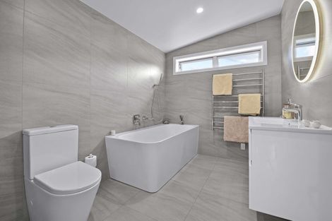 Photo of property in 870 Whangaparaoa Road, Manly, Whangaparaoa, 0930