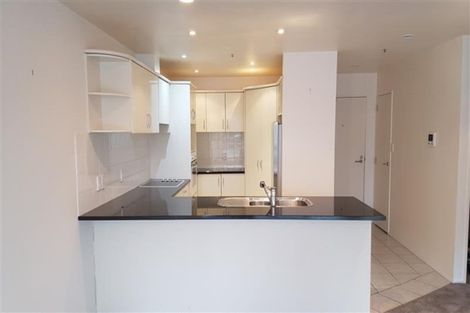 Photo of property in 2h/175 Hurstmere Road, Takapuna, Auckland, 0622