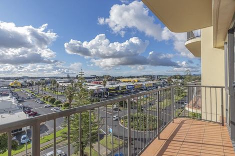 Photo of property in The Rennaissance, 5j/18 Ronwood Avenue, Manukau, Auckland, 2104