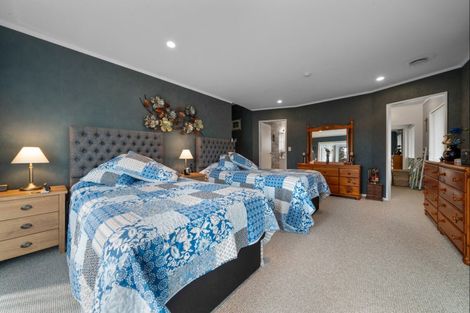 Photo of property in 33 Heta Road, Highlands Park, New Plymouth, 4312