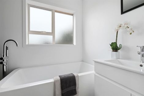 Photo of property in 55 Memorial Avenue, Ilam, Christchurch, 8053