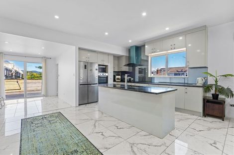 Photo of property in 244b Great North Road, Henderson, Auckland, 0612