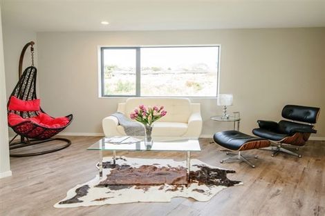 Photo of property in 11 Younger Lane, Massey, Auckland, 0614