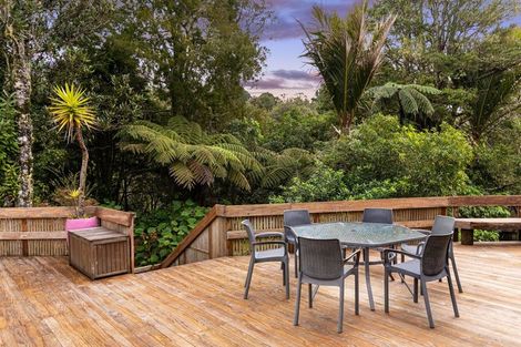 Photo of property in 922 West Coast Road, Waiatarua, Auckland, 0604