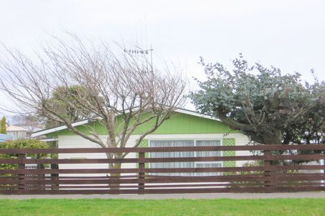 Photo of property in 30 Avenue Road, Foxton, 4814