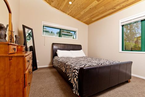 Photo of property in 2 Waipuia Place, Greenhithe, Auckland, 0632