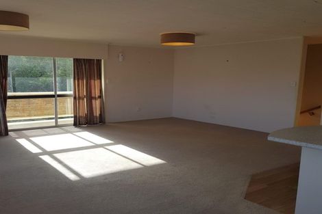 Photo of property in 8 Curlew Place, One Tree Point, 0118