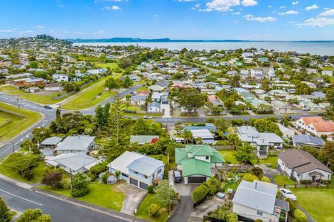 Photo of property in 2a Holiday Road, Stanmore Bay, Whangaparaoa, 0932