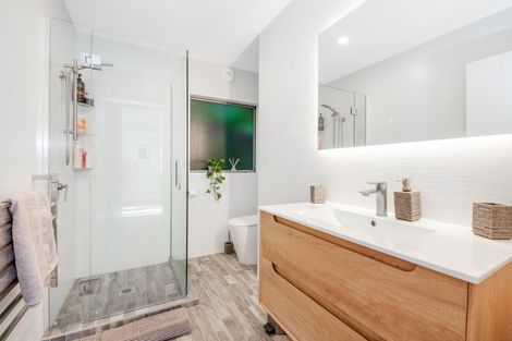 Photo of property in 115 Waldorf Crescent, Orewa, 0931