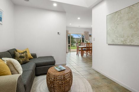 Photo of property in 26 Shelter Grove, Frankleigh Park, New Plymouth, 4310