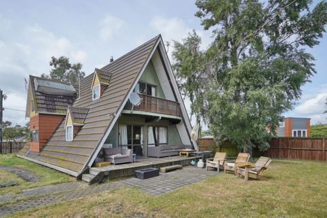 Photo of property in 33 Heyders Road, Spencerville, Christchurch, 8083