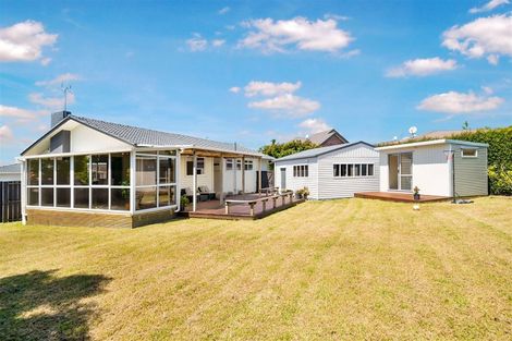 Photo of property in 26 Bodi Place, Te Atatu South, Auckland, 0610