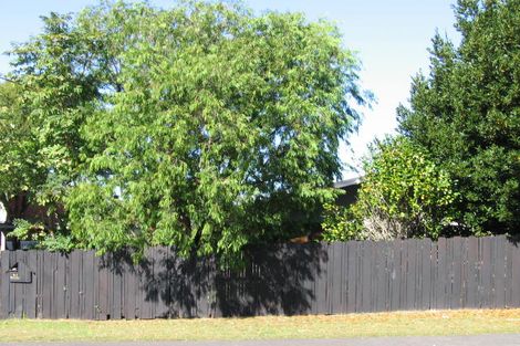 Photo of property in 21 Hepburn Road, Glendene, Auckland, 0602