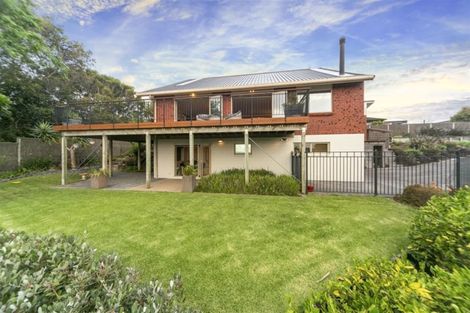 Photo of property in 9a Pendene Place, Forrest Hill, Auckland, 0620