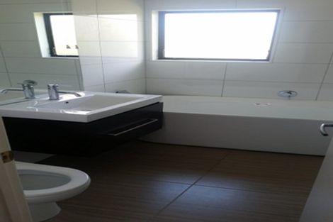 Photo of property in 1/32 Killarney Avenue, Torbay, Auckland, 0630