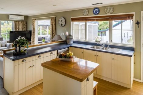 Photo of property in 4 Cassley Crescent, Papakowhai, Porirua, 5024