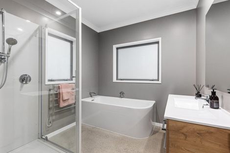 Photo of property in 111 Oteki Park Drive, Welcome Bay, Tauranga, 3112