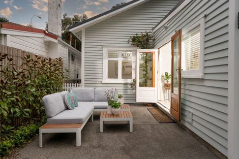 Photo of property in 86 The Parade, Island Bay, Wellington, 6023