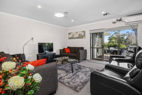 Photo of property in 16 Gillett Place, Botany Downs, Auckland, 2014