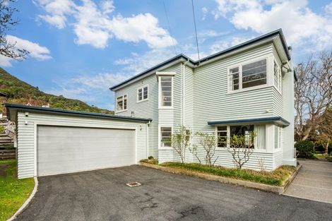 Photo of property in 33 Cheviot Road, Lowry Bay, Lower Hutt, 5013