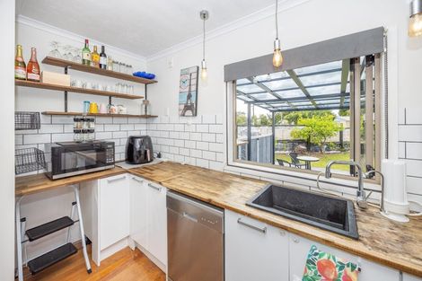 Photo of property in 15 Matthews Crescent, Melville, Hamilton, 3206