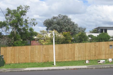 Photo of property in 96 Lake Road, Northcote, Auckland, 0627