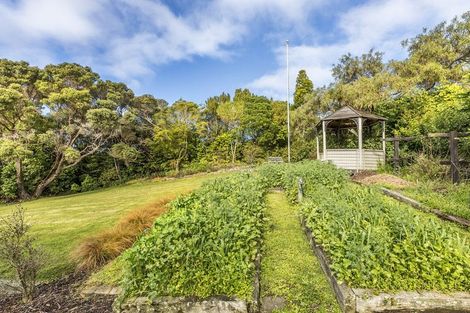 Photo of property in 100 Larsen Crescent, Tawa, Wellington, 5028