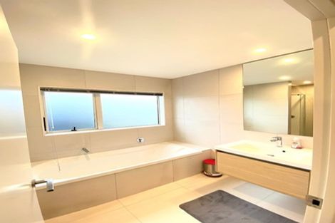 Photo of property in 82 Flat Bush School Road, Flat Bush, Auckland, 2019