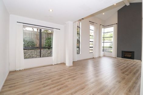 Photo of property in 16 Kinmont Rise, East Tamaki Heights, Auckland, 2016