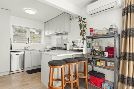 Photo of property in 1/9 Windy Ridge Road, Glenfield, Auckland, 0629