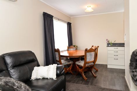 Photo of property in 15 Kentucky Crescent, Nawton, Hamilton, 3200