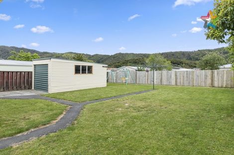 Photo of property in 15 Momona Street, Wainuiomata, Lower Hutt, 5014